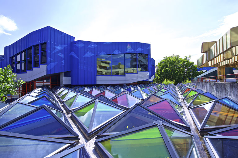 1_8_UniKN_Glasdach_im_Foyer_1200x900px