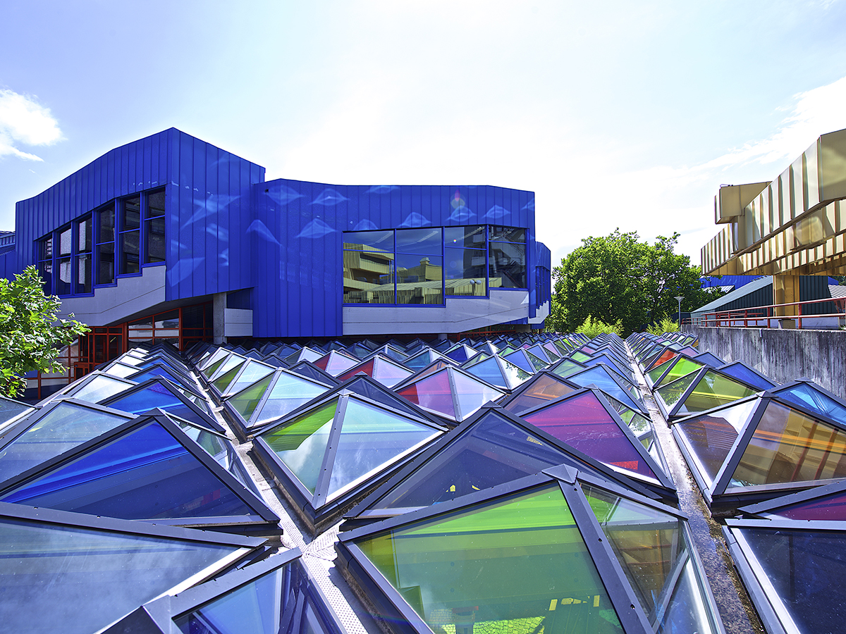 1_8_UniKN_Glasdach_im_Foyer_1200x900px
