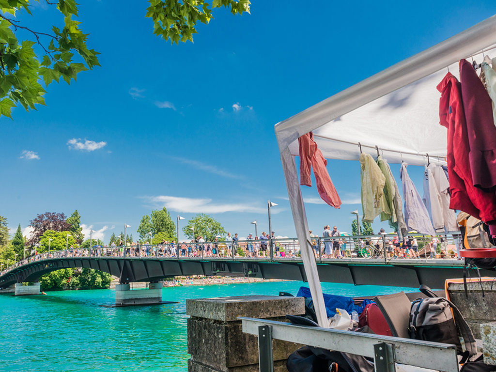 Shopping for secondhand and used items > Study without borders